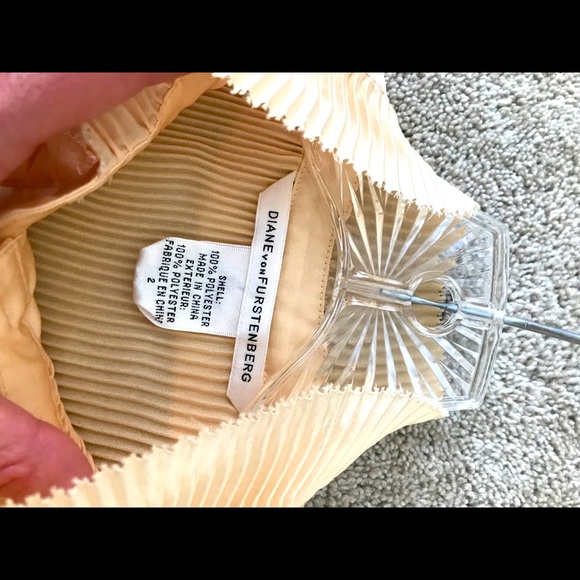 Diane Von Furstenberg Blouse - Picture 3 of 6